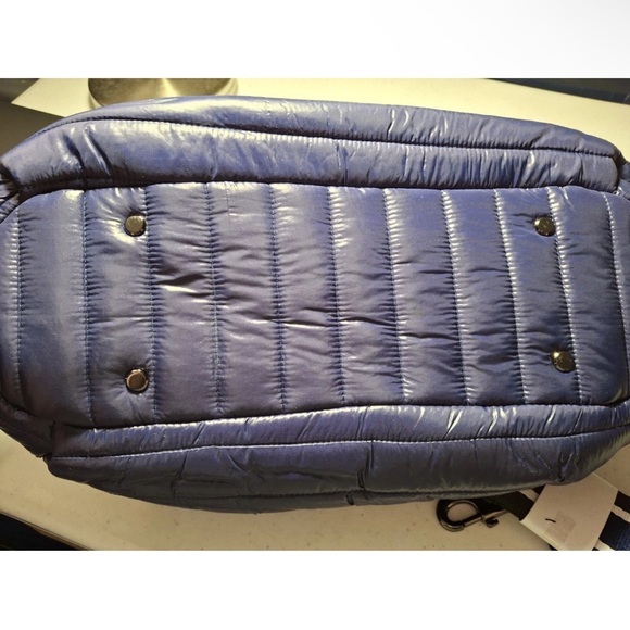 Think Royln Stylish Navy Blue Quilted Handbag/Crossbody - Picture 4 of 11